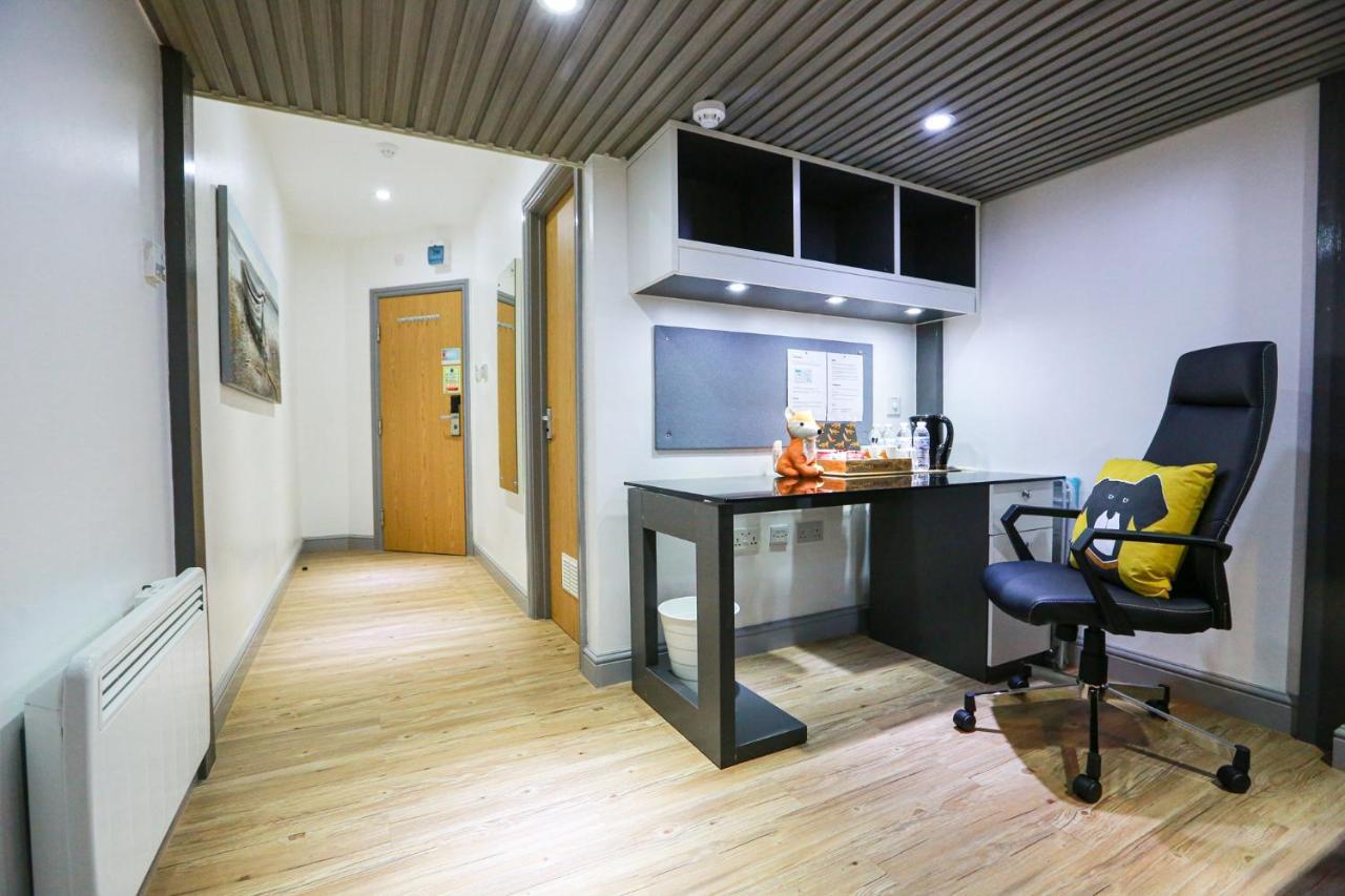 A104 Bright Modern Loft Apartment